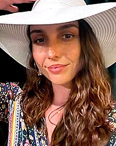 Dani, founder of The Digital Welcome, in her favorite white sun hat
